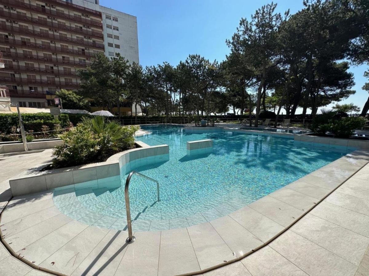 Residence Cristallo 4H Lignano Sabbiadoro Ngoại thất bức ảnh